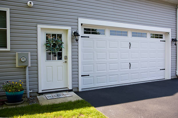 24/7 Emergency Garage Door Panel Replacement experts in Woodmore, MD